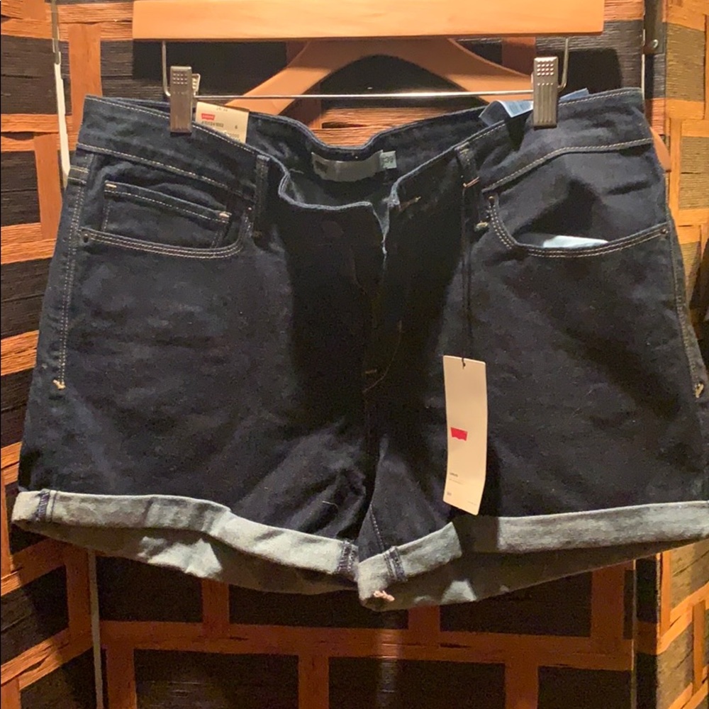 Women’s Levi’s cuffed jean short 13”
